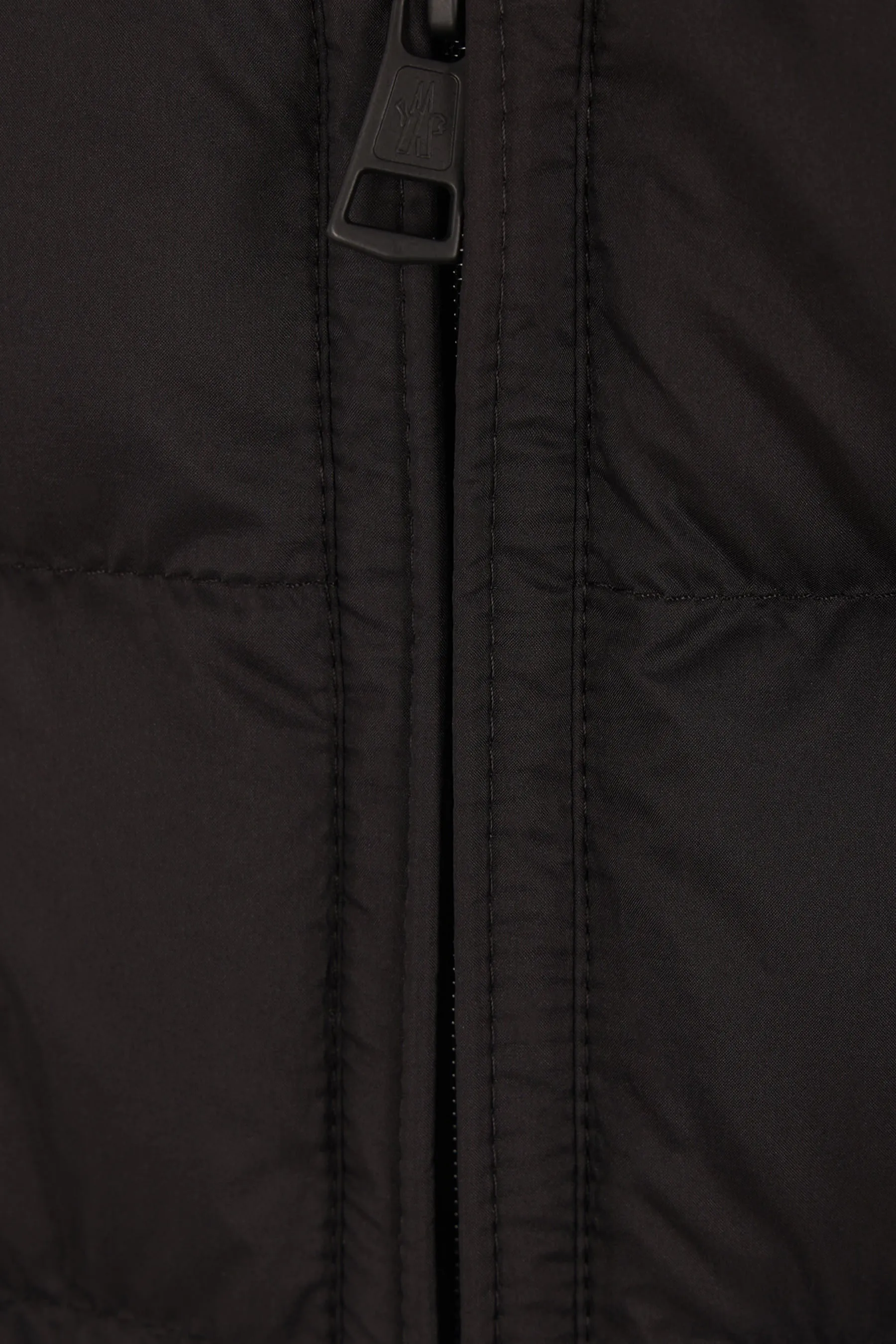 Barthe sleeveless down jacket in nylon
