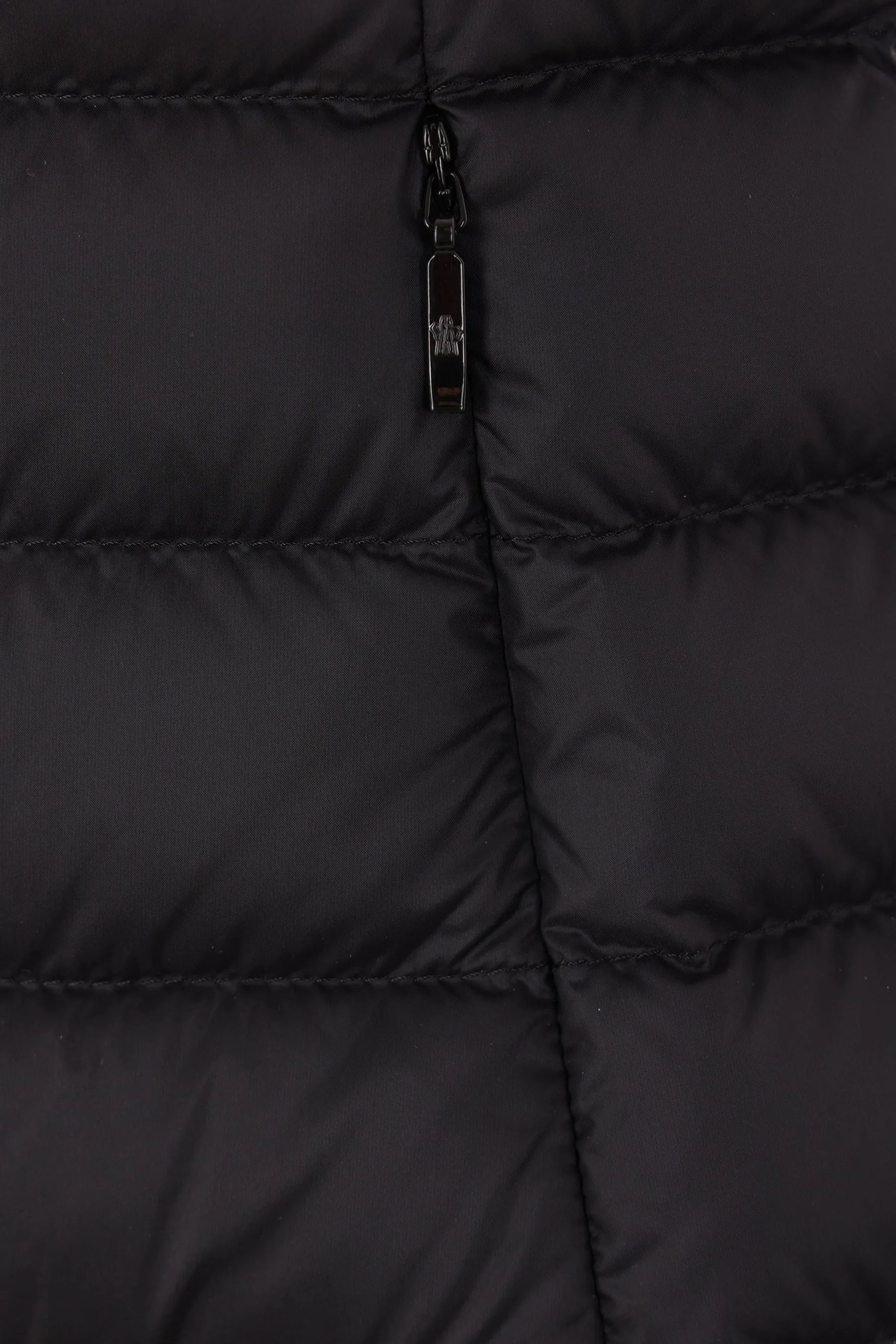 Igens sleeveless down jacket in nylon