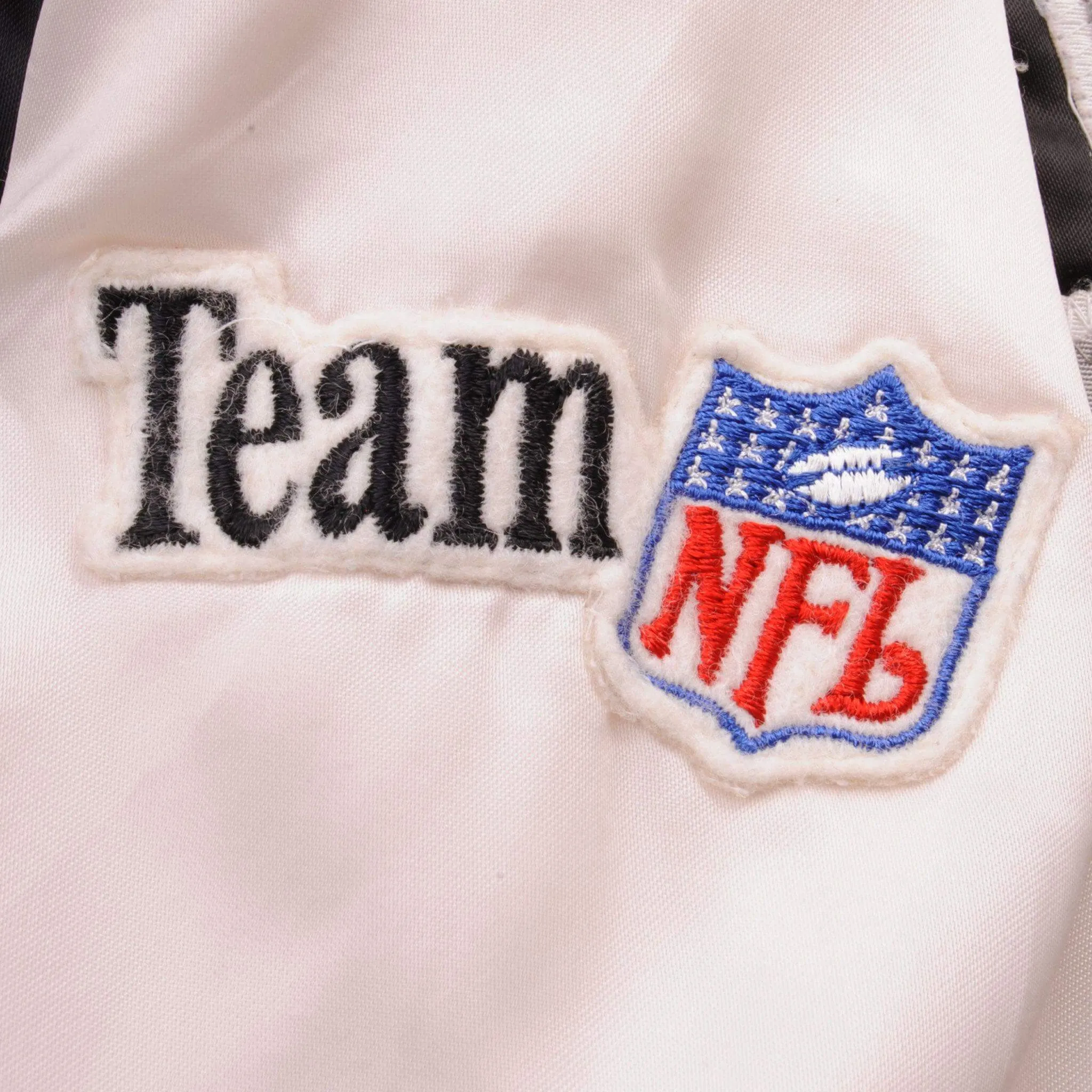 VINTAGE NFL RAIDERS JACKET 1990S SIZE MEDIUM MADE IN USA CHALKLINE